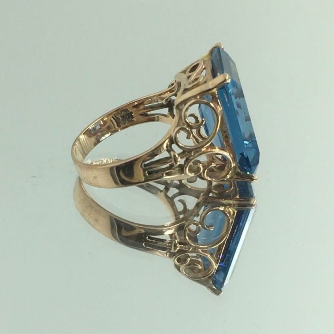 9ct filigree ring with emerald cut stone