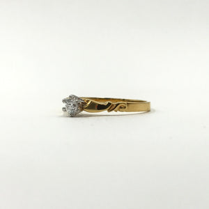 9ct Claw Set Ring With Vintage Shoulder Detail