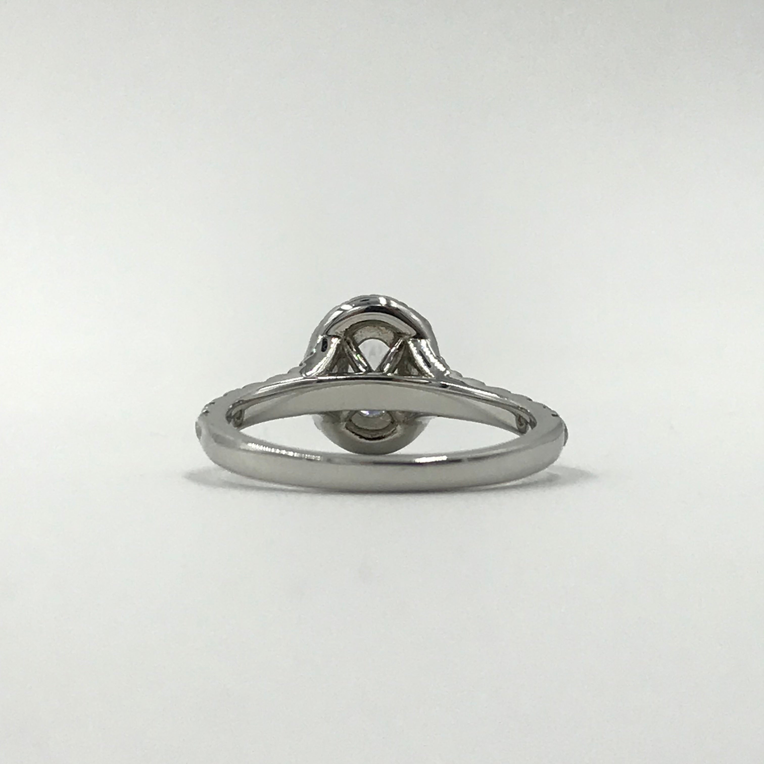 9ct Oval Shaped Scalloped Split Ring
