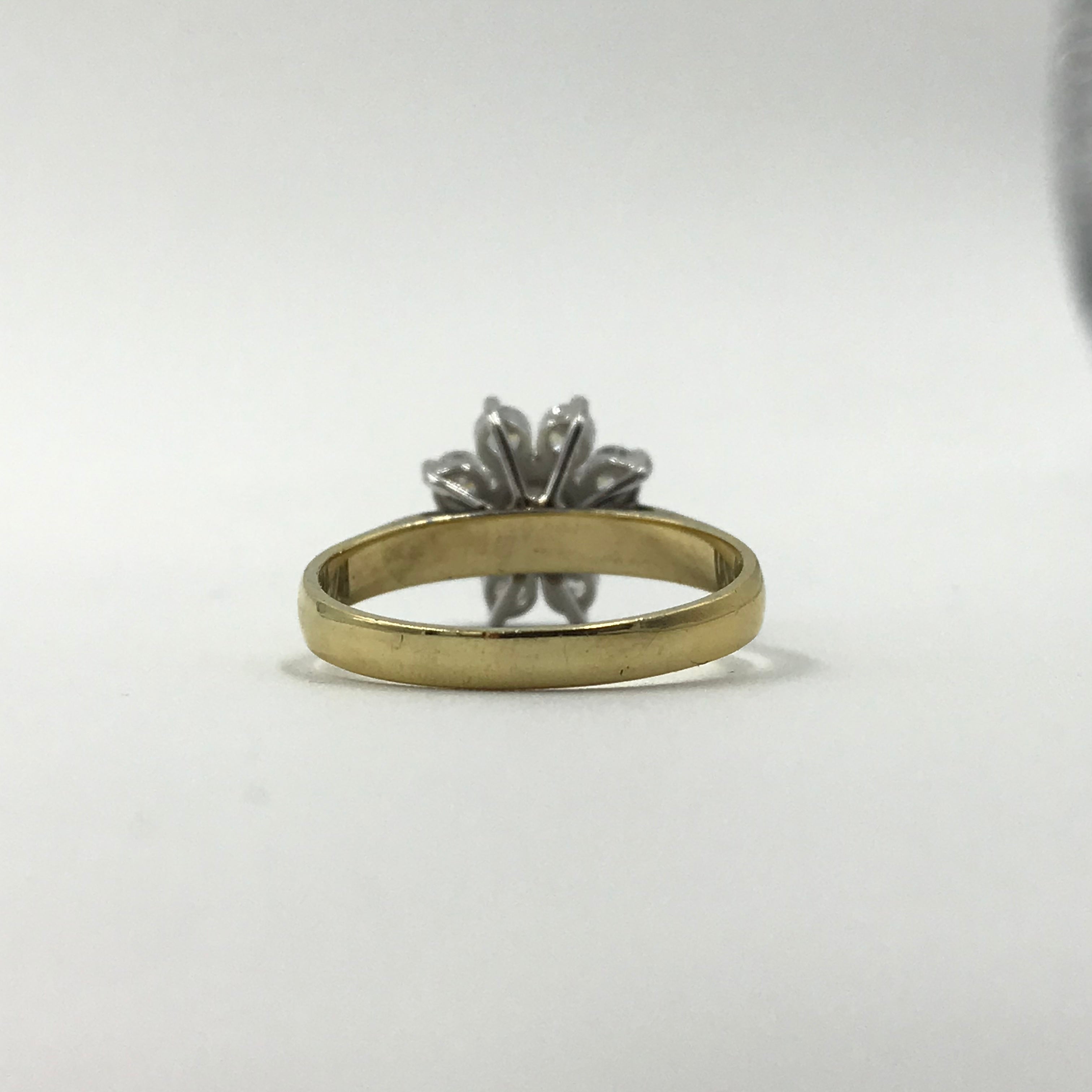 9ct Gold Claw Set Daisy Cluster Ring