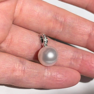 South sea pearl pendant