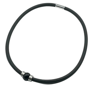 Rubber choker with onyx bead